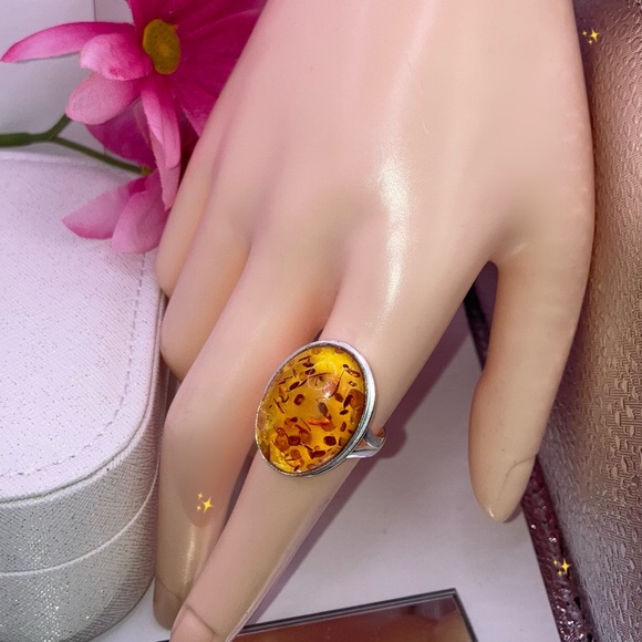 Gorgeous Baltic Amber Gemstone Handmade Ring - Picture 4 of 6